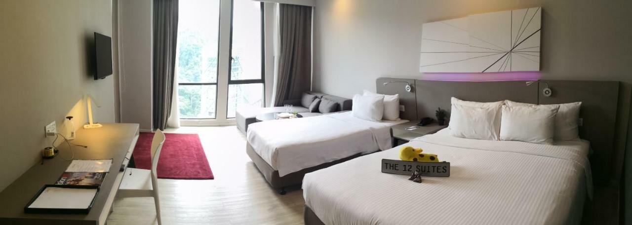 The 12 Suites @ Empire Damansara Петалинг-Джая Экстерьер фото