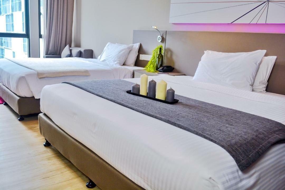 The 12 Suites @ Empire Damansara Петалинг-Джая Экстерьер фото
