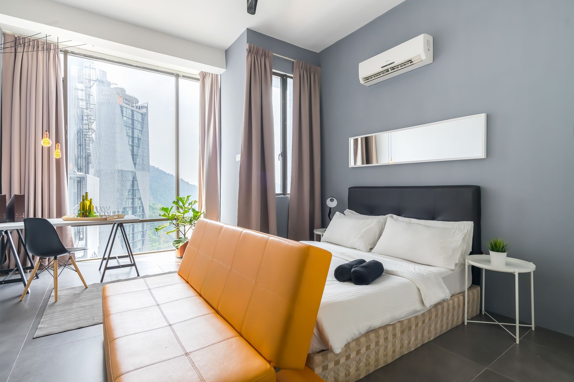 The 12 Suites @ Empire Damansara Петалинг-Джая Экстерьер фото